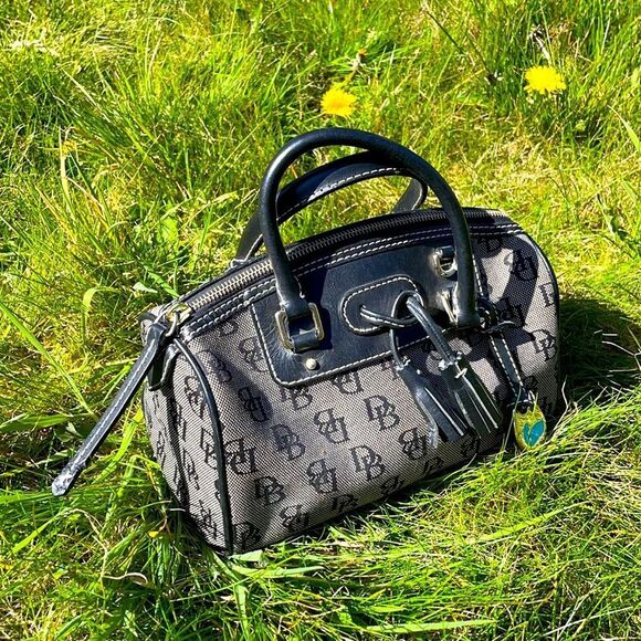 DOONEY & BOURKE 1975 • hand held purse grey and black - Picture 1 of 8